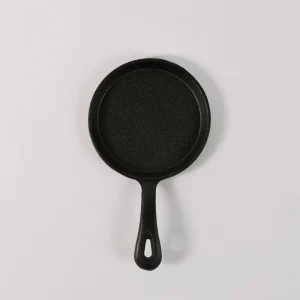 Petite poêle en fonte